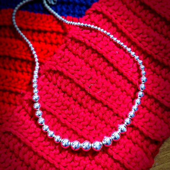 Silvertone Lightweight Graduated Beaded Choker Necklace - Picture 1 of 5